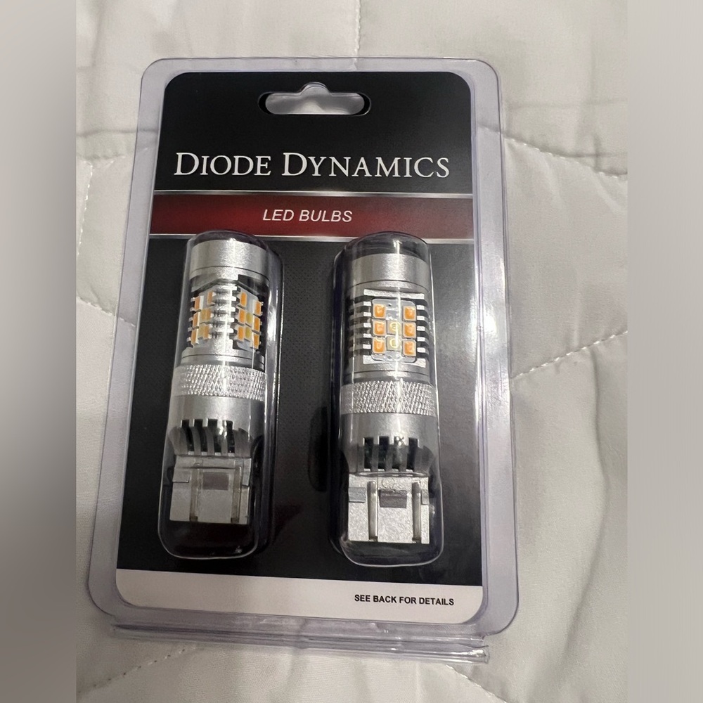 NIB 7443 LED Bulb HP24 LED Cool White Switchback Pair Diode Dynamics